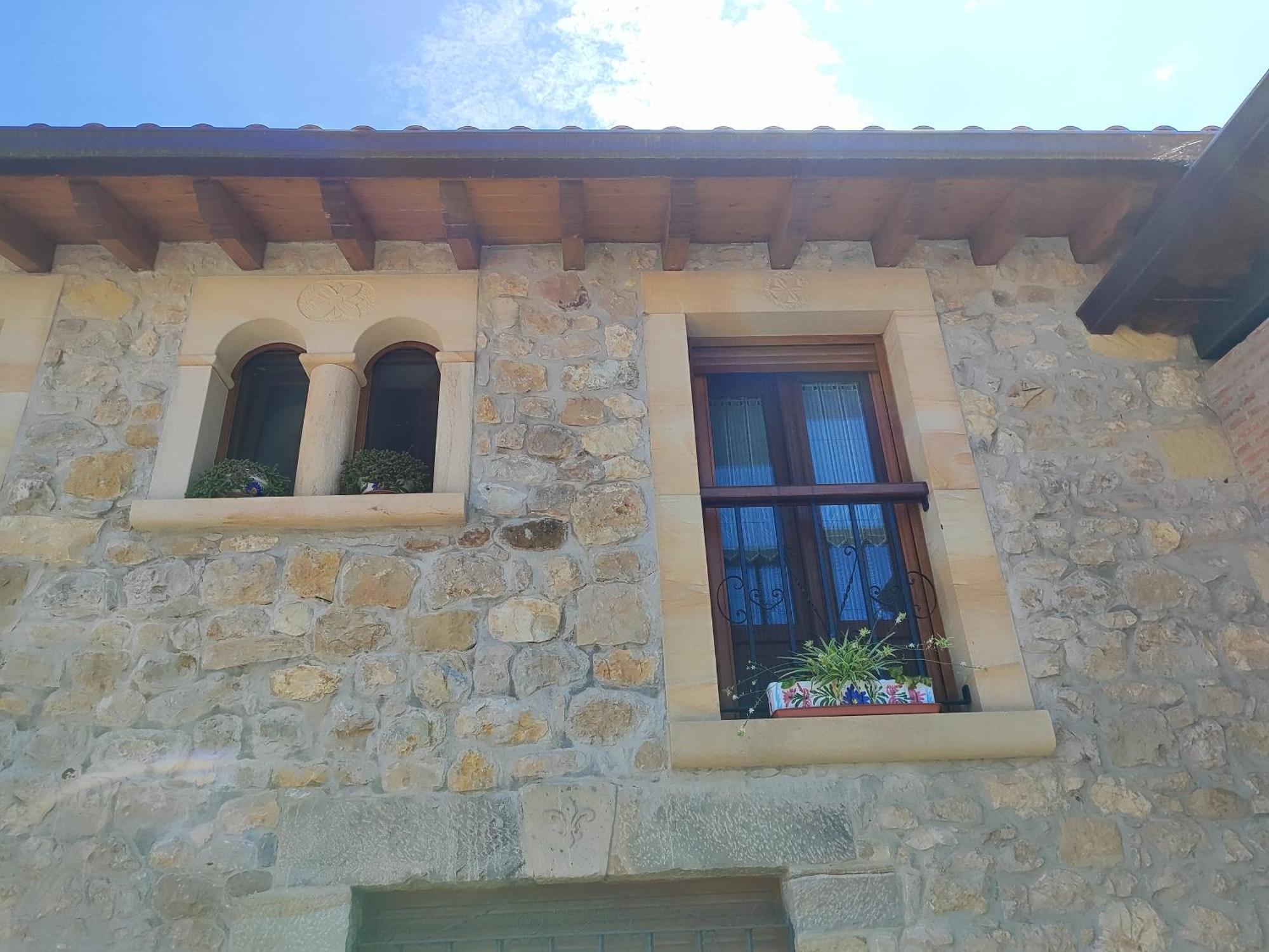 Pension Los Pasiegos Reocin ภายนอก รูปภาพ