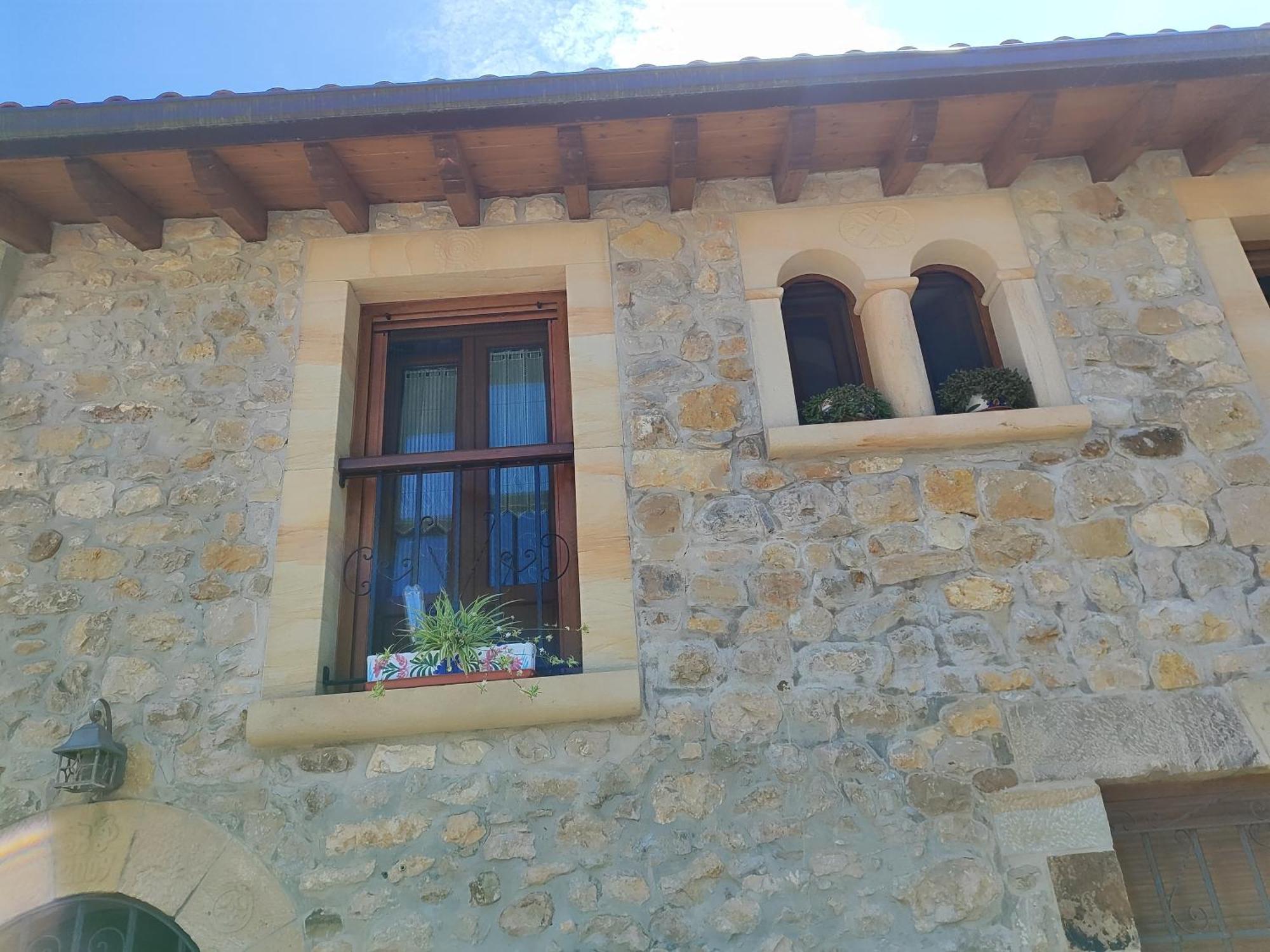 Pension Los Pasiegos Reocin ภายนอก รูปภาพ